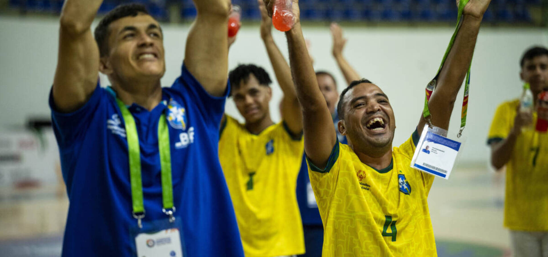 Brazil players celebrate victory over Chile

Los Juegos Latinoamericanos de Olimpiadas Especiales se llevaron a cabo del 4 al 12 de octubre, por primera vez en Asunción, Paraguay. Más de 1,000 atletas de más de 20 países participaron en esta experiencia humanitaria, ayudando a construir puentes culturales y a promover la inclusión plena de personas con discapacidad intelectual en la región.

El evento contó con tres sedes principales: el Complejo de la Secretaría Nacional de Deportes, el Parque Olímpico Paraguayo y el Centro Nacional Acuático. Más de 5,000 voluntarios se reunieron para apoyar a los atletas y a sus más de 300 entrenadores. Más de 150 jueces estuvieron presentes, y aproximadamente 1,500 familiares asistieron como espectadores. El evento incluyó un programa de 13 deportes, 13 disciplinas y un deporte de exhibición.

The Latin American Special Olympics Games were held from October 4 to 12, for the first time in Asunción, Paraguay. More than 1,000 athletes from over 20 countries participated in this humanitarian experience, helping to build cultural bridges and promote the full inclusion of people with intellectual disabilities in the region.

The event featured three main venues: the National Secretariat of Sports Complex, the Paraguayan Olympic Park, and the National Aquatic Center. More than 5,000 volunteers gathered to support the athletes and their over 300 coaches. Over 150 judges were present, and approximately 1,500 family members attended as spectators. The event included a program of 13 sports, 13 disciplines, and one exhibition sport.